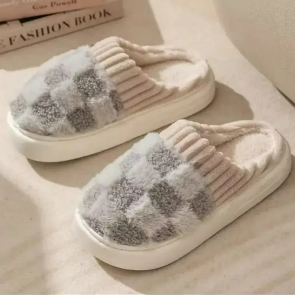 Checkered Plush Memory Foam Indoor Slippers