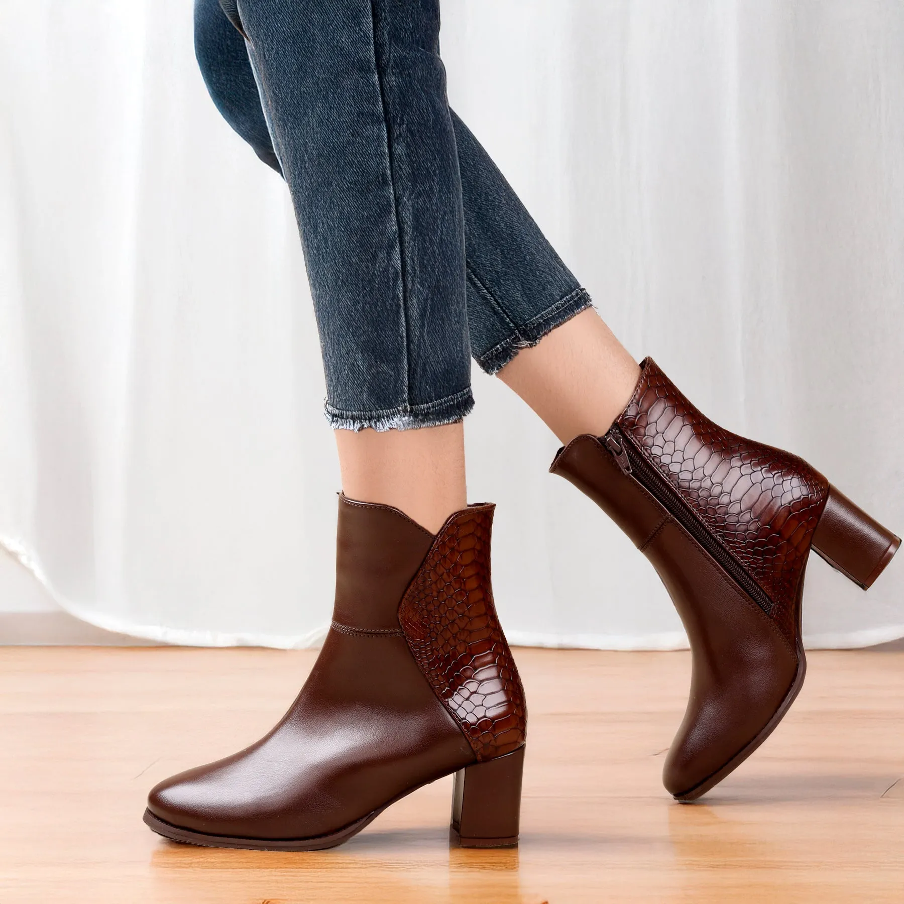 Fashioned Zipper Ankle Boots for Women