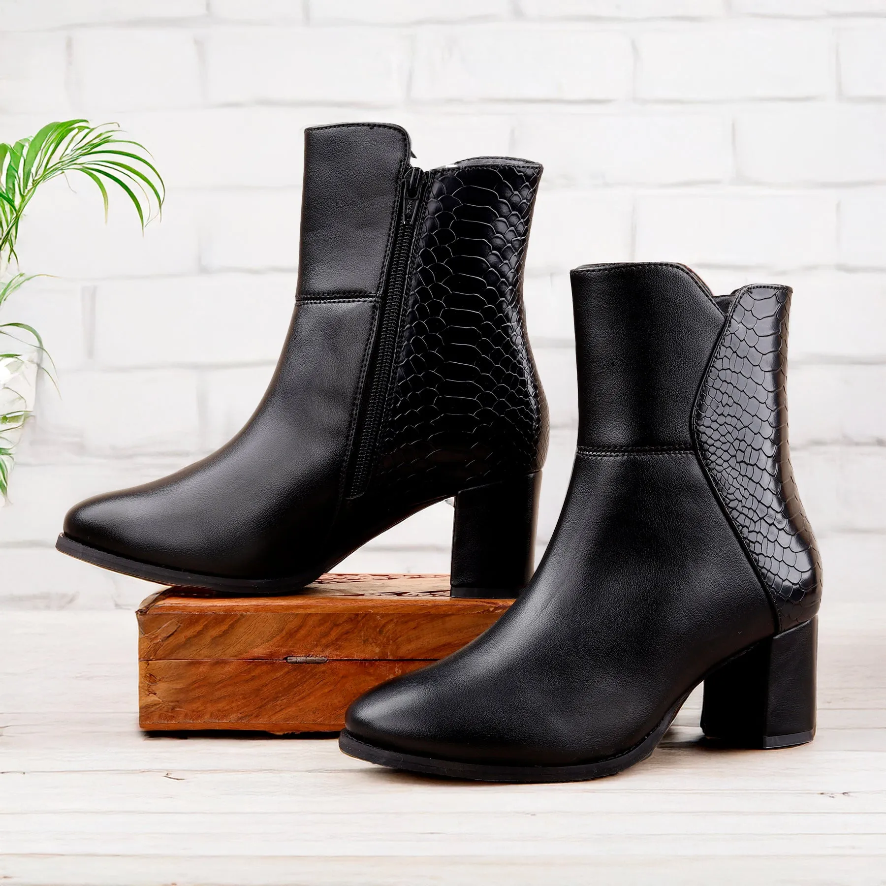 Fashioned Zipper Ankle Boots for Women