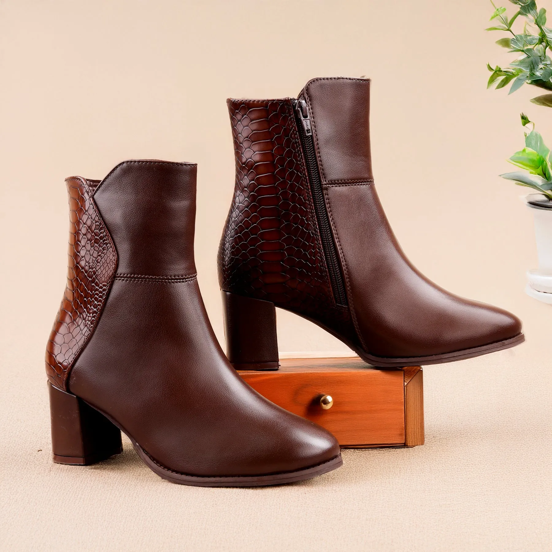 Fashioned Zipper Ankle Boots for Women