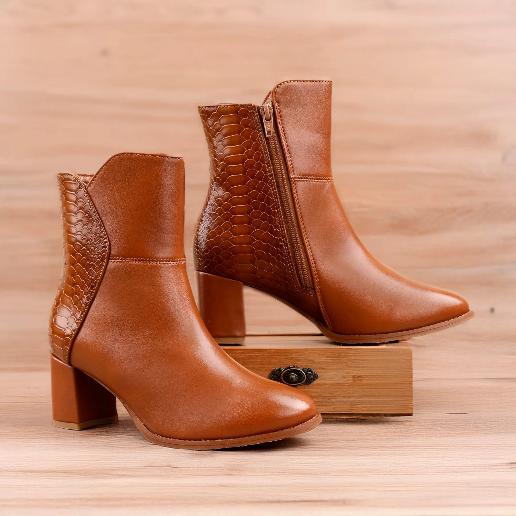 Fashioned Zipper Ankle Boots for Women